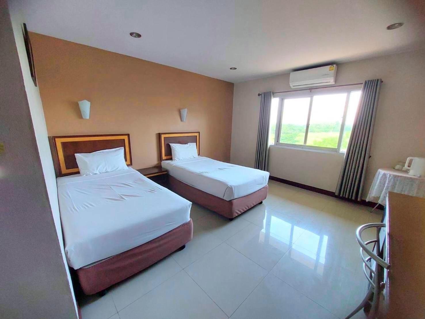 Kp Hotel Udonthani Kumphawapi Kültér fotó